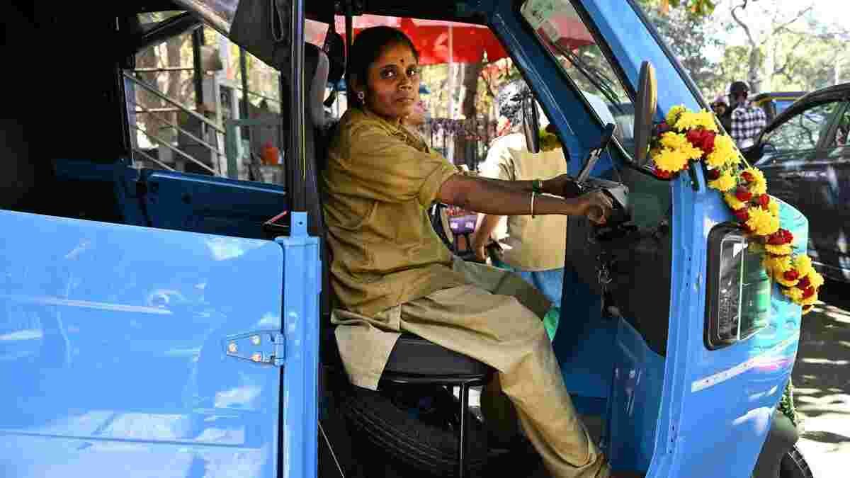 Sakhi Launches Women-Only Auto Service in Bengaluru with 50 Female Drivers